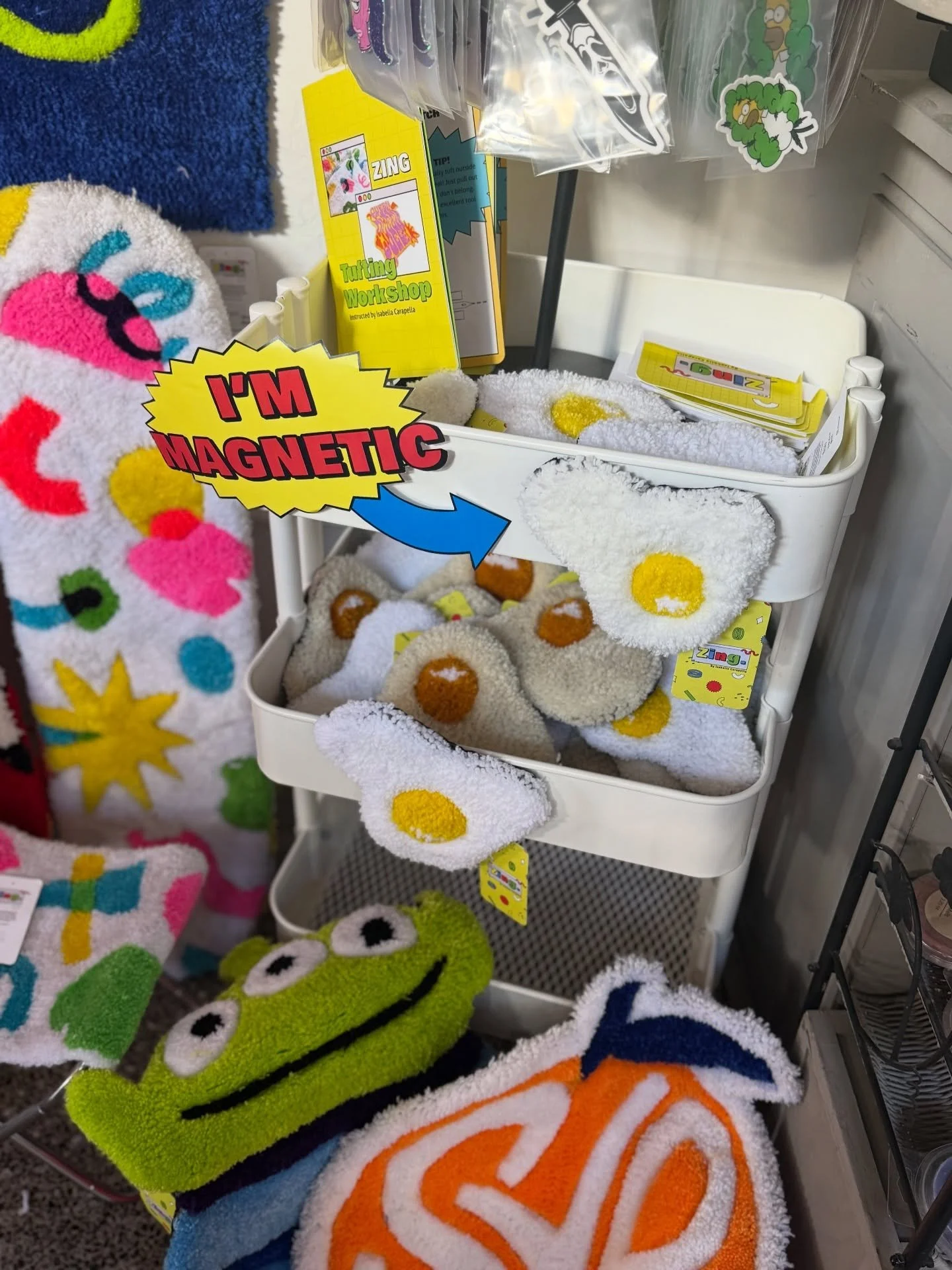 🥚 cellent  idea 💡 @zing.stuff 

Fried egg but make it tufted and magnetic 🧲 ⚡️