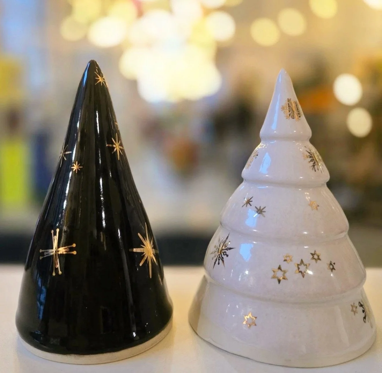 Classic elegant decor by @bethgenungceramics 🌲 for those without a green thumb.