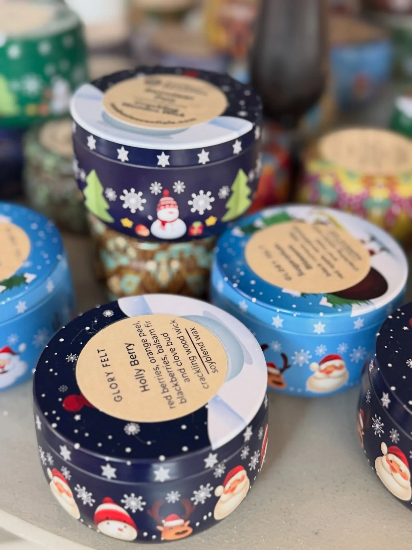 Holiday candle tins for all your stocking stuffer needs  @zambezi_escentials