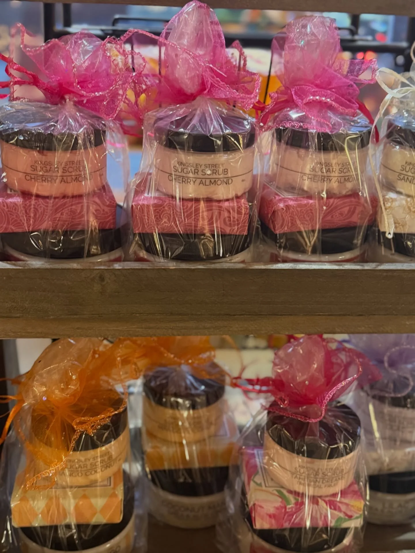 Smells like Sugarplums and Soot! 

Merry Christmas 🎄🎁 to everyone who chooses to gift handmade and local. 

Enjoy your holidays and see you all on the 26th when we are back to it! 

Fri/sat 11am - 7pm, Sun 12-5pm