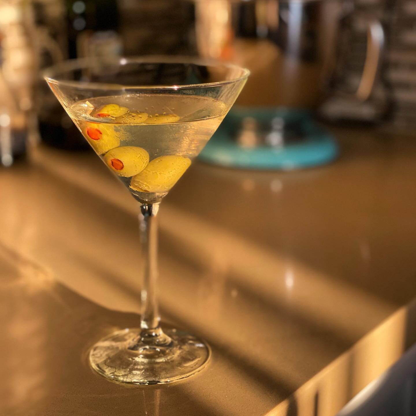 Happy Sunday without a Monday! 🍸 &ldquo;Martini Navratilova&rdquo; #martini 😹