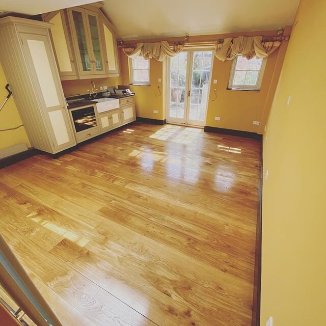 Beautiful Oak boards refurbished in this empty property a few weeks ago. Fully sanded to remove the existing brown finish and coated with Osmo Polyx rapid in Satin sheen. 
#floorsanding #oak #osmo #floorsandingworcester #hummel #flip #festool #bona