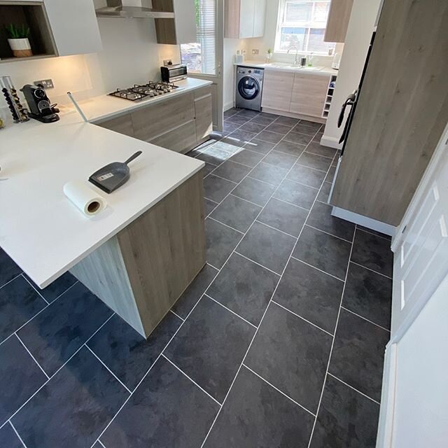 Karndean tiles installed in this lovely new kitchen a few weeks ago 👍

#karndean #lvt #levelit #wolff