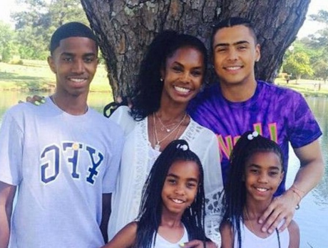 © Sarah Chapman/InstagramKim Porter and children Source: https://pressfrom.info/us/news/entertainment/-212896-diddy-s-other-exes-pay-tribute-to-kim-porter-as-they-promise-to-love-and-protect-her-kids.html