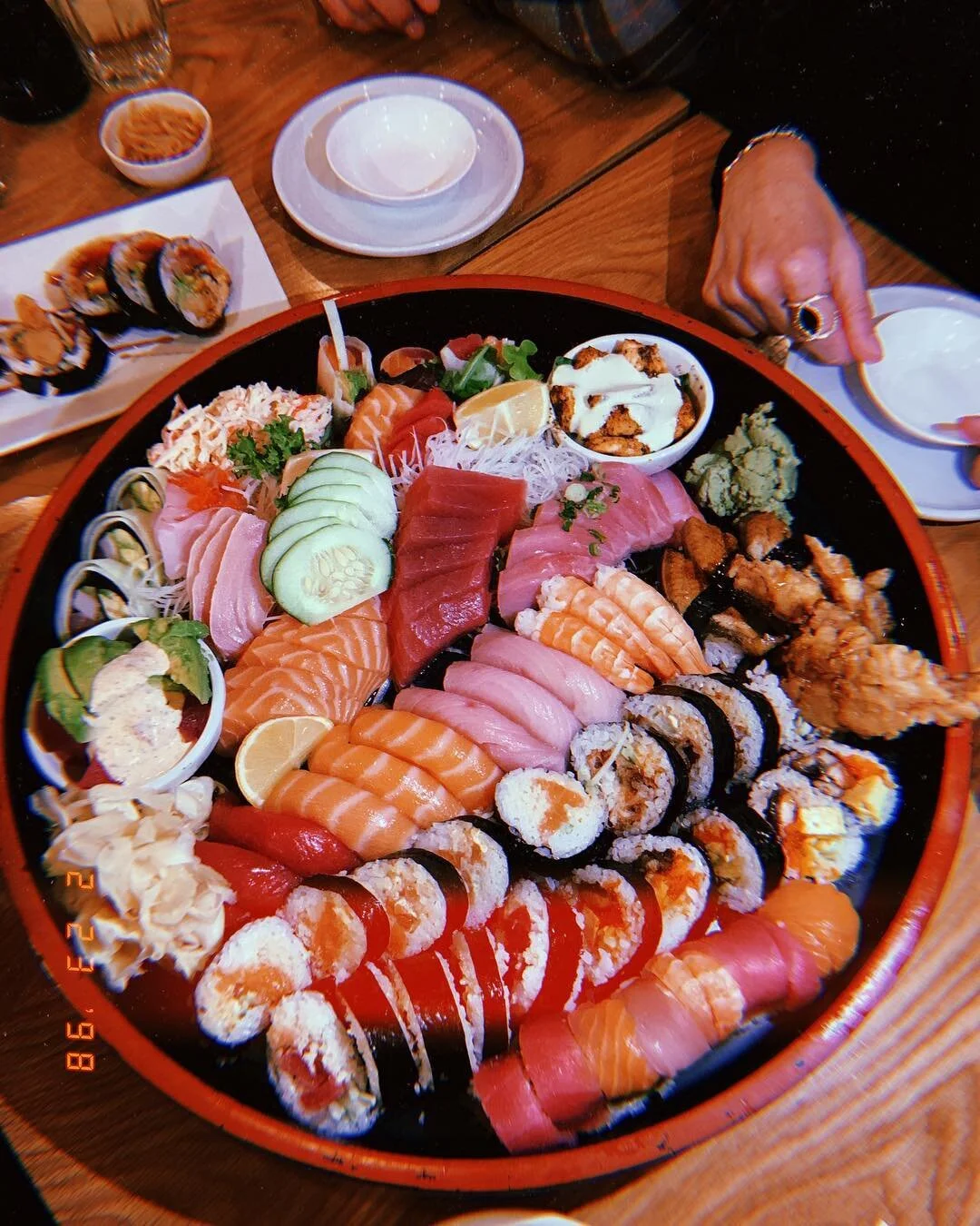 Food makes the heart happy. 🌈 🍣 #sushi #sashimi #fish #foodporn #food #hungry #color #asiancuisine #weekend #yum #yummy