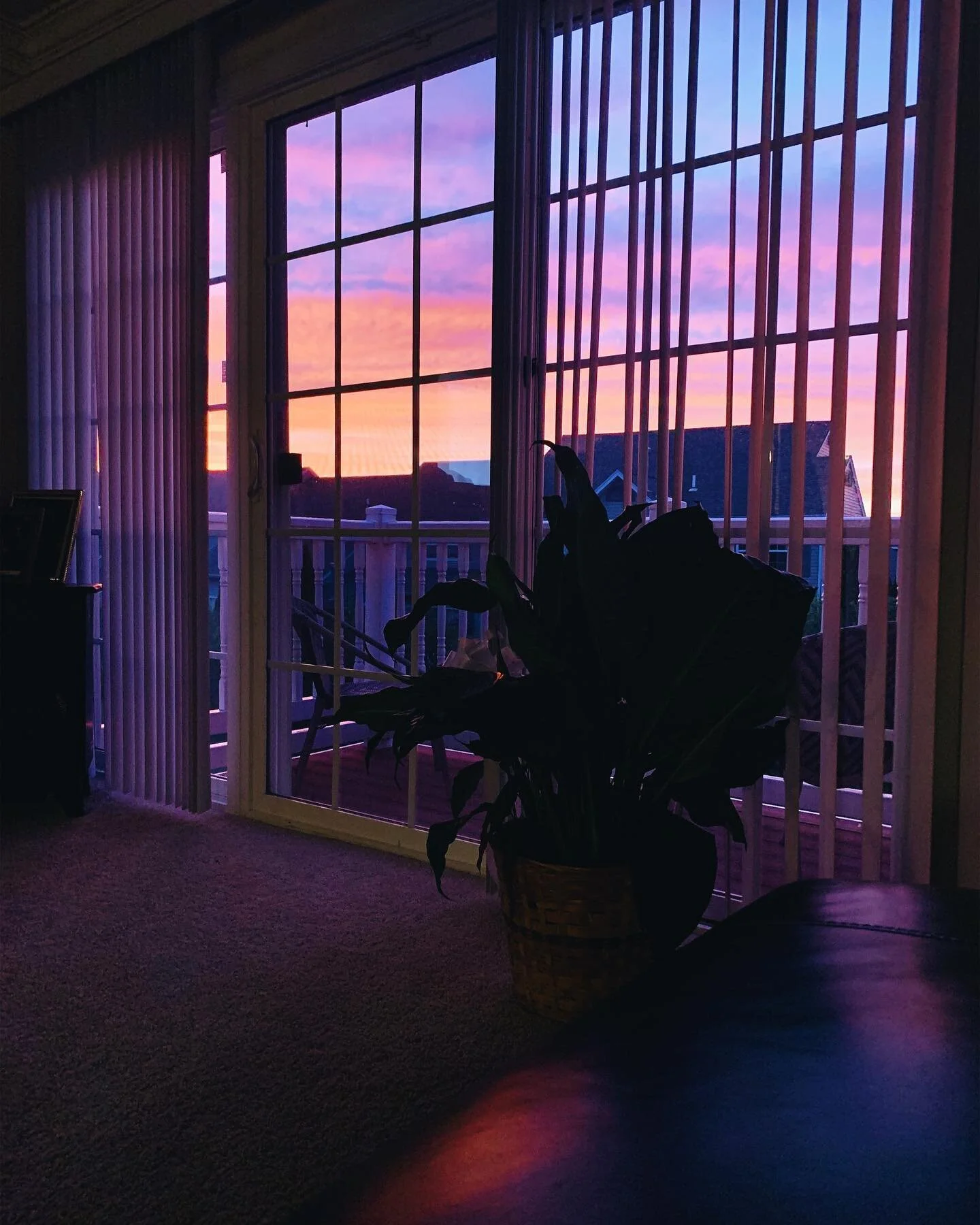 Color is a power that directly influences the soul. 🌈 🌅 #color #sunset #home #livingroom #sky #window #glassdoor #summer #friday #nature