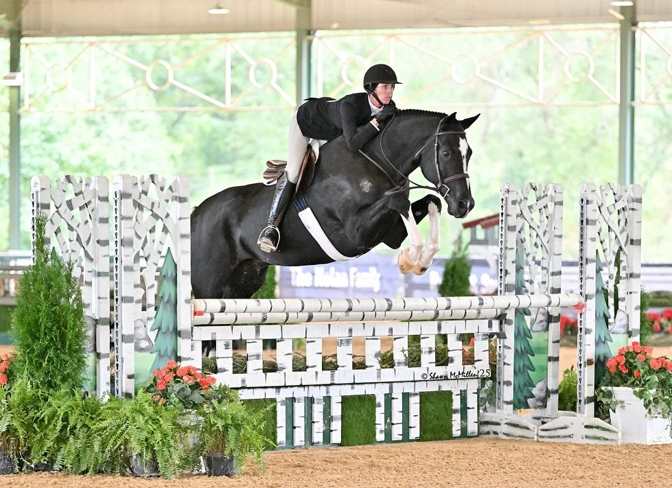 A stellar start to the week for Natalia McCarthy’s SOANE 🖤 Merry Harding piloted him in great trips in the Performance Hunter 3’6 with some great scores, including a 🥉 place finish! Feeling prepared to take on the WCHR Developing Pro Ch