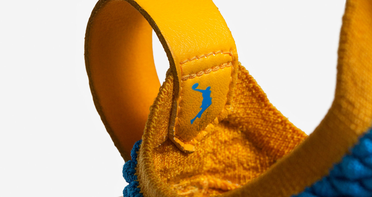 sp18-nikebasketball-lebronwatch-SNKRS-WAFFLE-DETAIL-B-THREAD_DES-1920x1020.jpg