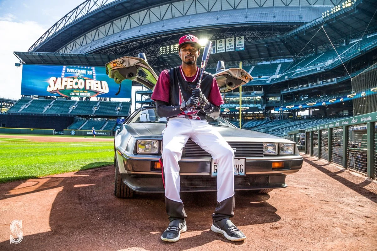 Mariners Turning Ahead the Clock Uniforms