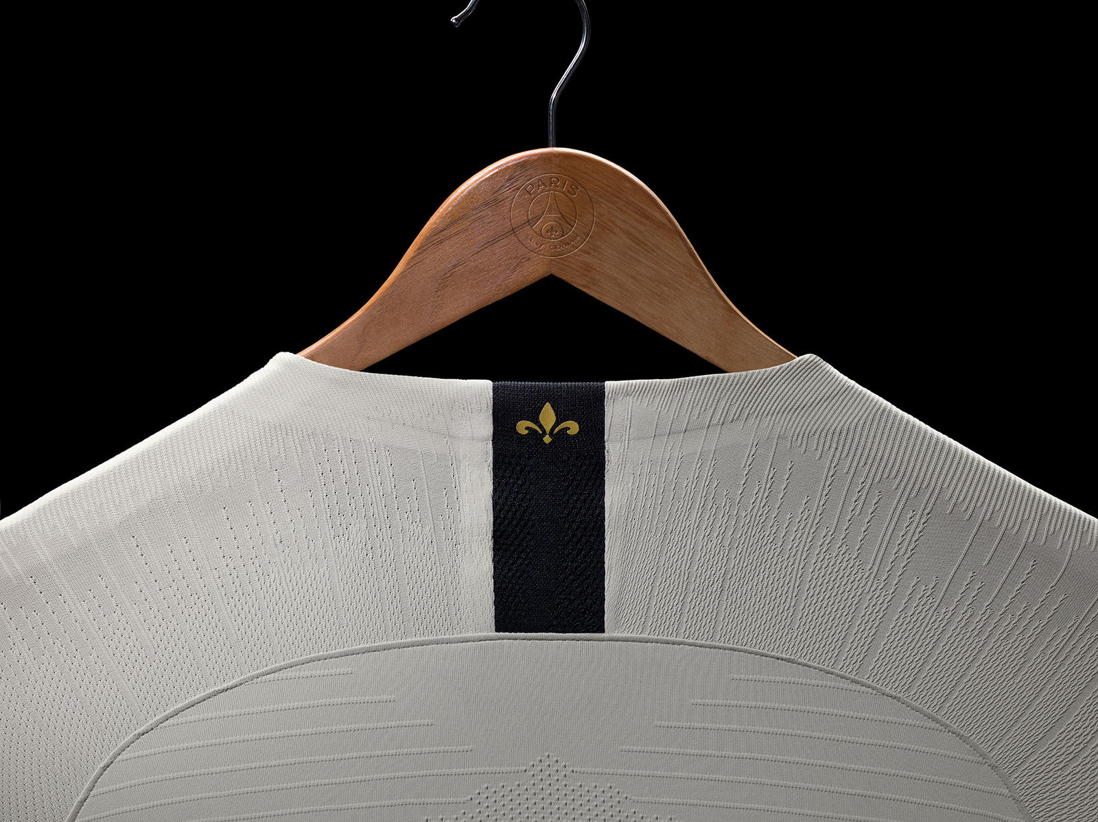 PSG_2018-19_SUFA18_FB_CKC_PSG_AWAY_PRODUCT_BACK_R_native_1600.jpg