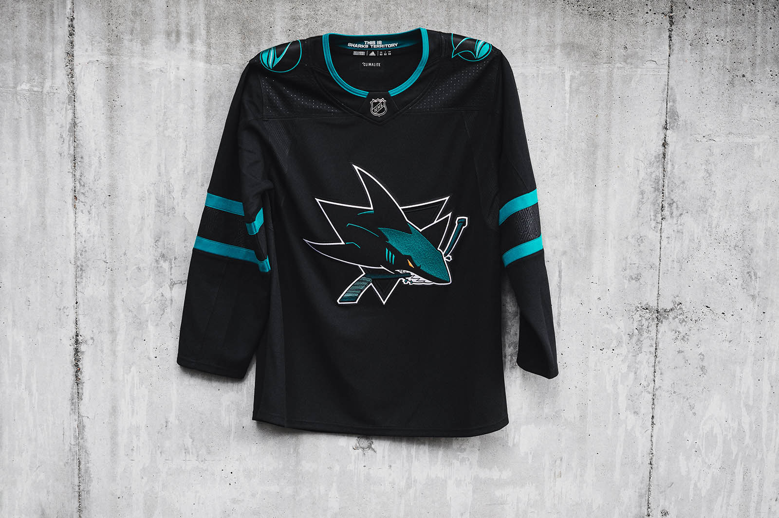 Sharks store ru. Сан Хосе Шаркс. Сан Хосе Шаркс форма. Джерси адидас Сан Хосе. Костюм Сан Хосе Шаркс бирюзовый.