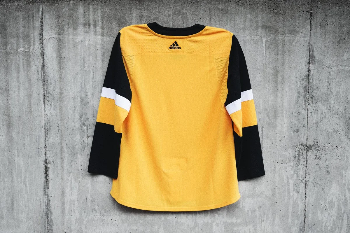 DpExO04XgAAfL30.jpg