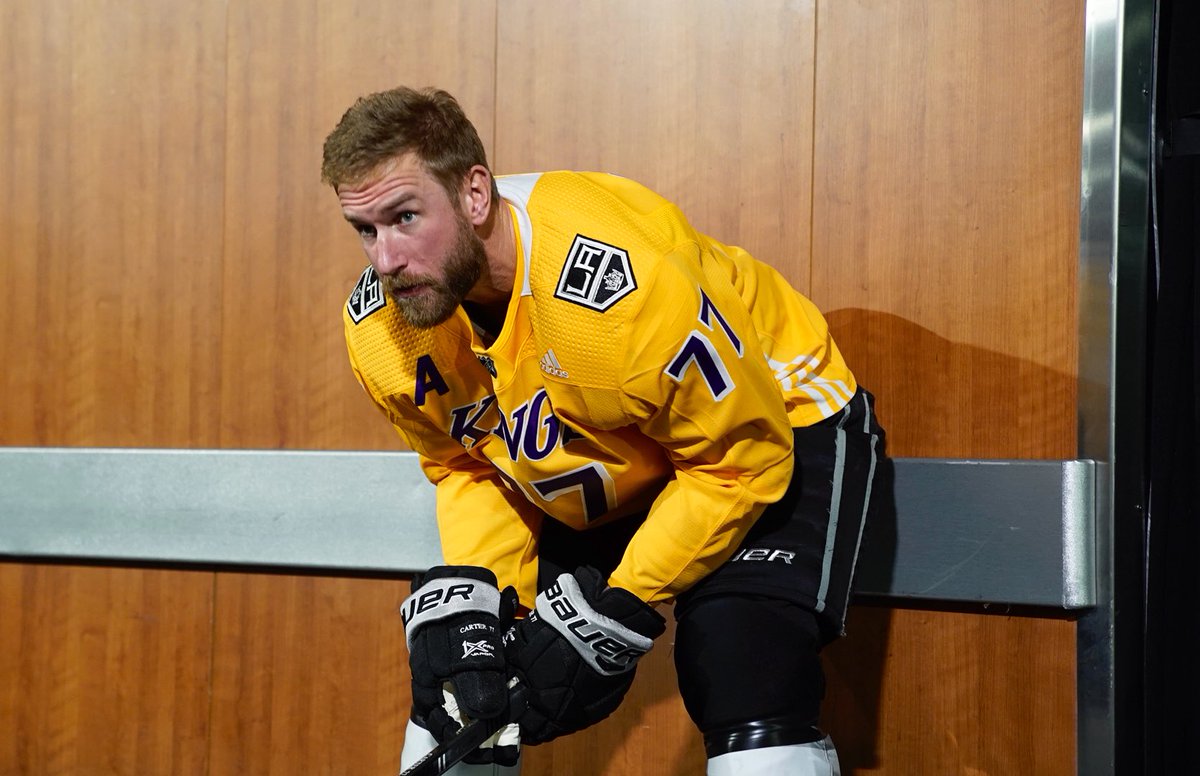 NHL - The LA Kings showing that Los Angeles Lakers love.