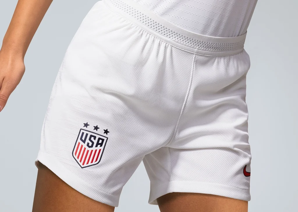 2019 WNT USA kit shorts crest.jpg