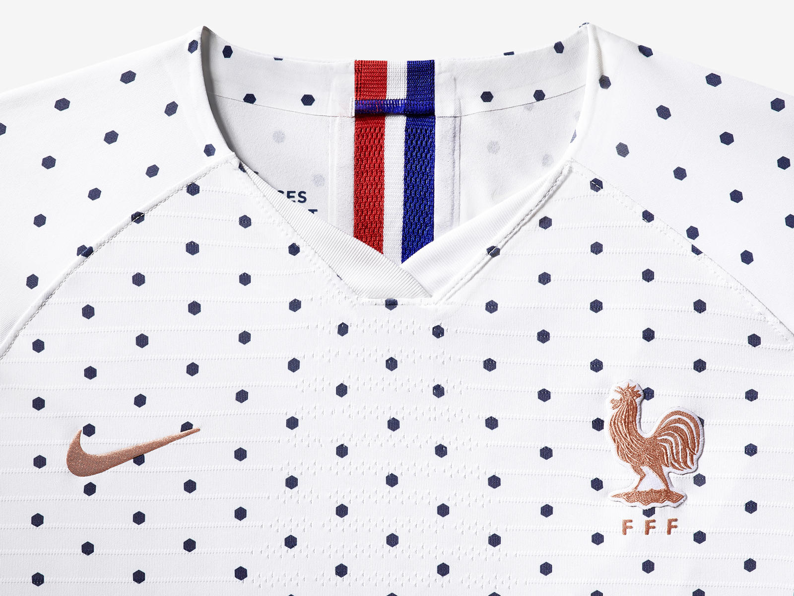 france-national-team-kit-2019-laydown-1_85933.jpg