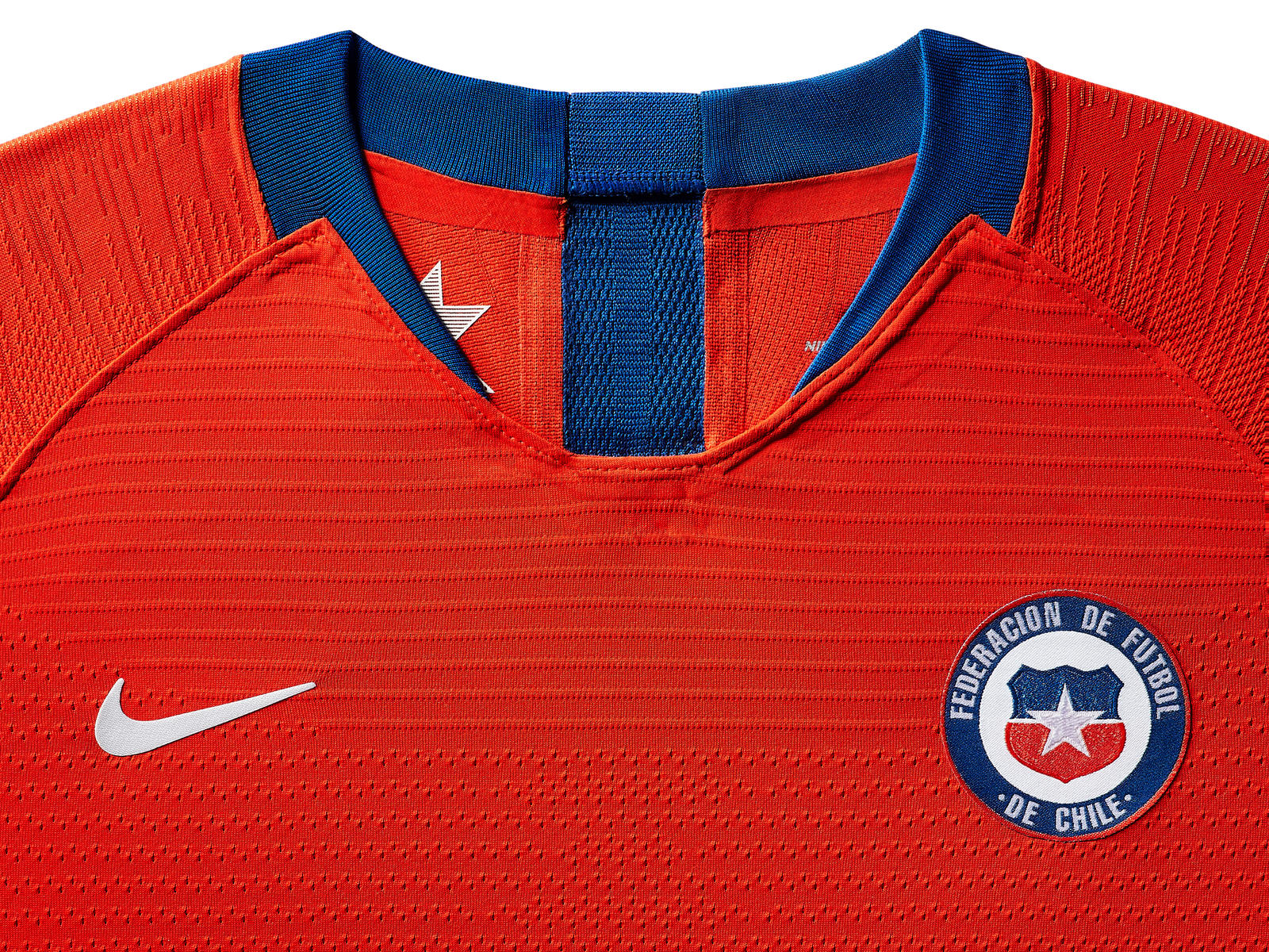 chile-national-team-kit-2019-laydown-3_85918.jpg