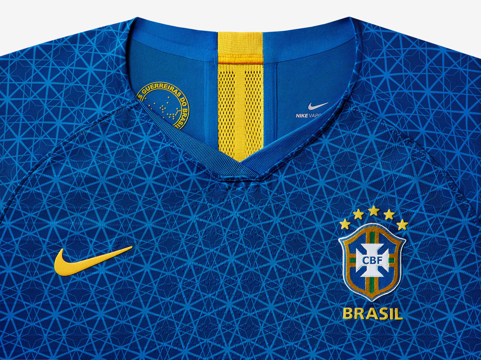 brasil-national-team-kit-2019-laydown-1_85909.jpg