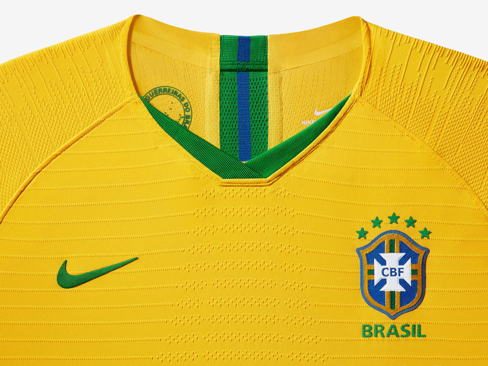 brasil-national-team-kit-2019-laydown-3_85910.jpg