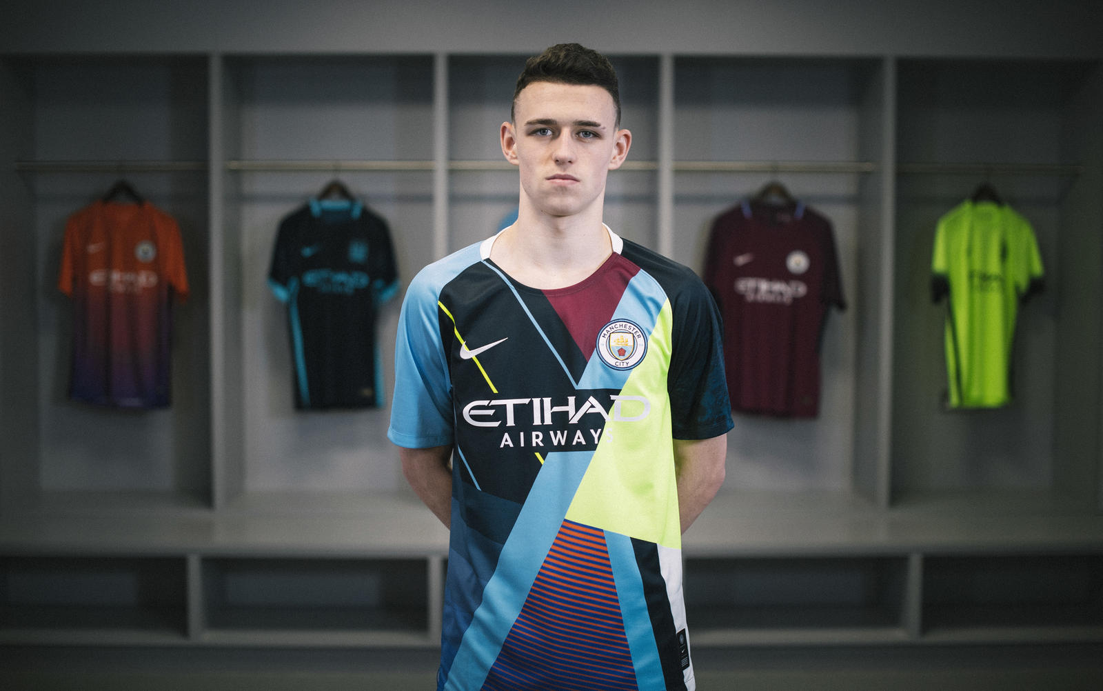 nike-man-city-celebration-jersey-01_native_1600.jpeg