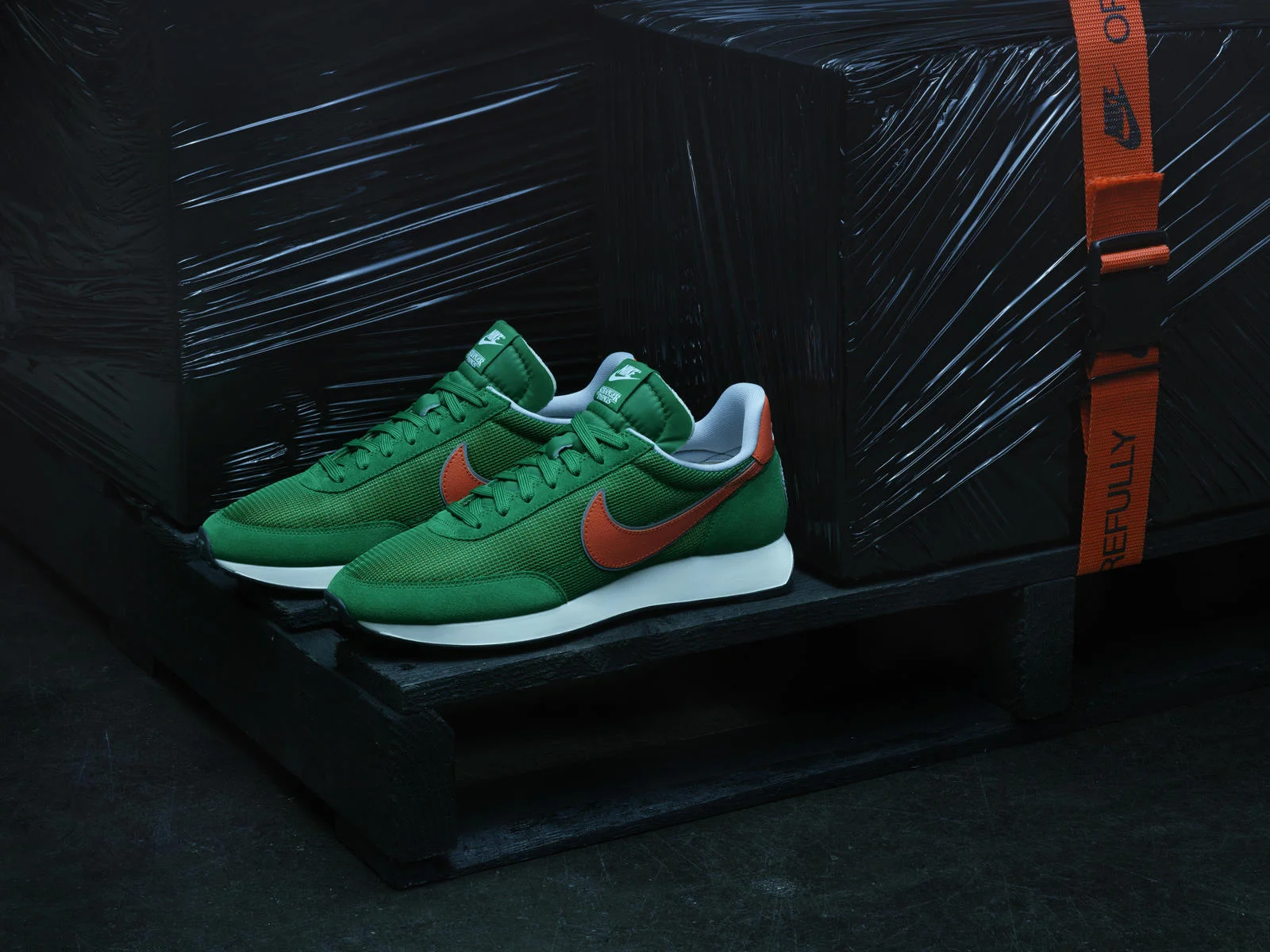 nike-stranger-things-collection-08_native_1600.jpg