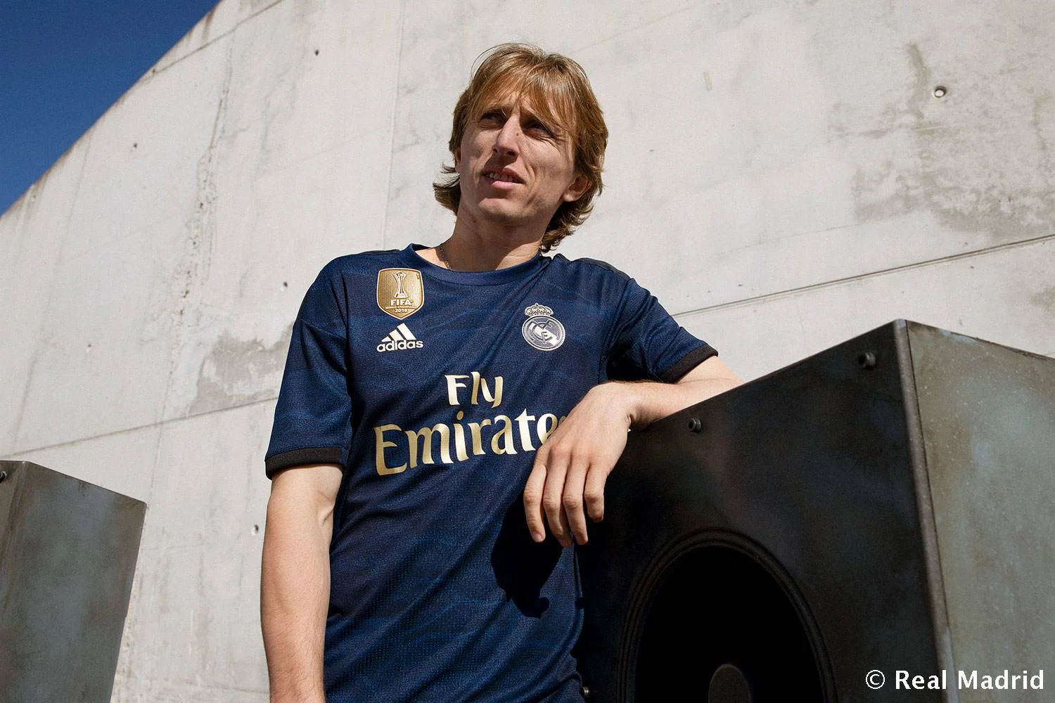 AWAY-JERSEY_MODRIC_1.jpg