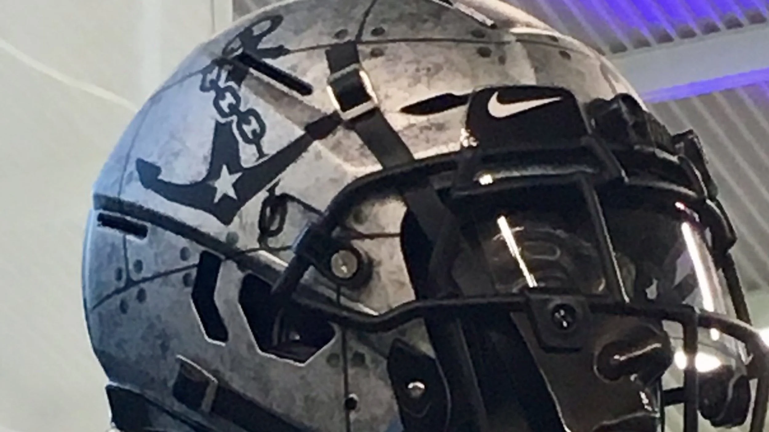 3d244b62-8f26-431d-a418-3decdd1d8d40-Vandy_helmet.jpg