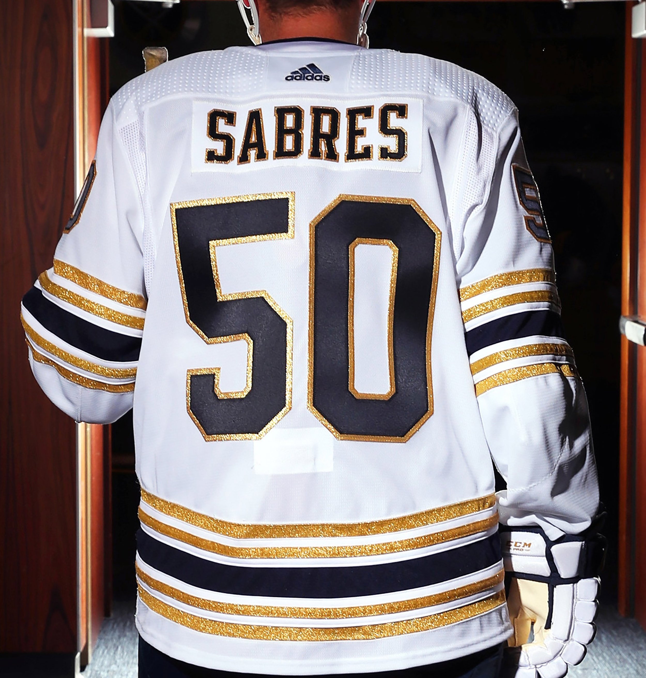 Golden Knights shade Buffalo Sabres over new gold sweaters