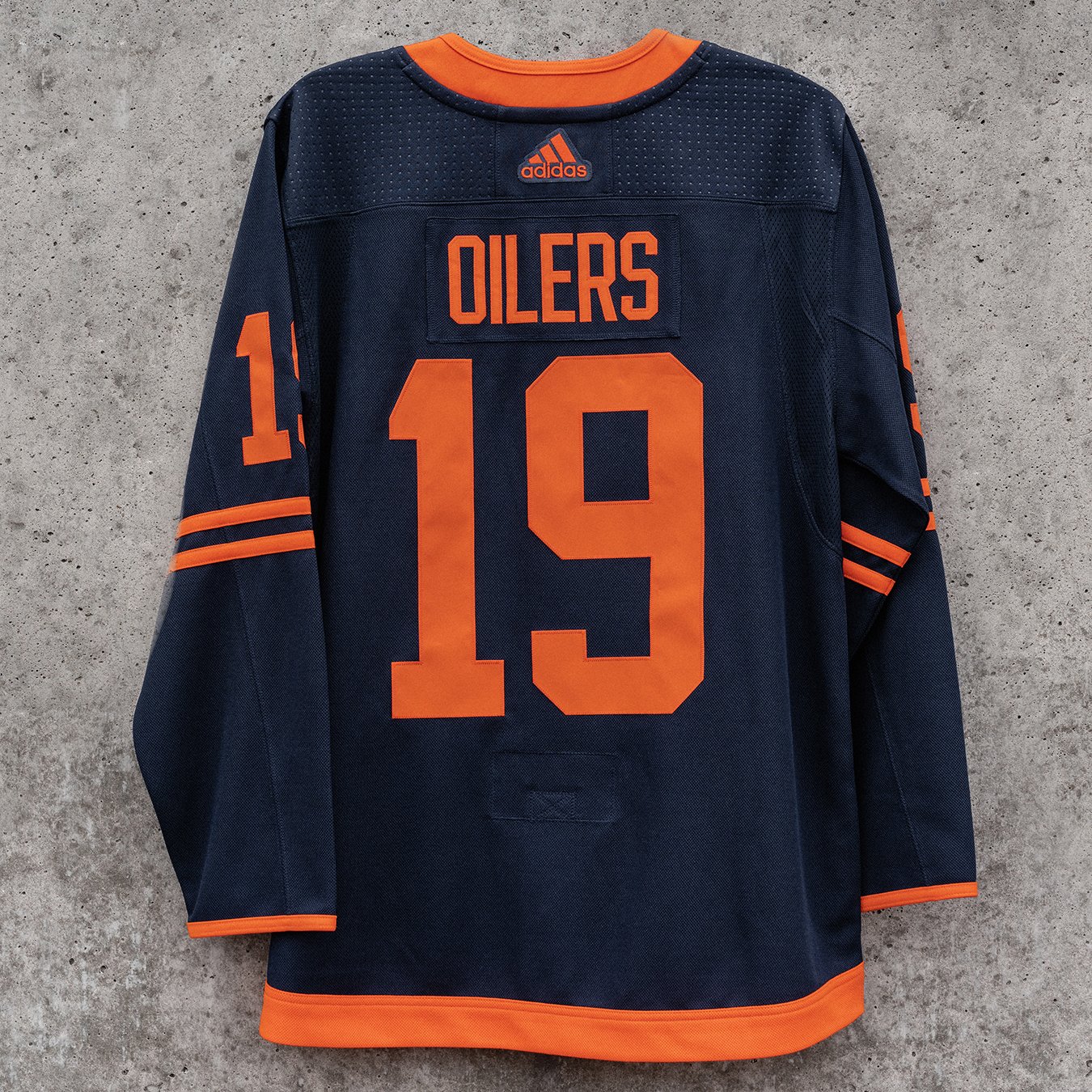 Oilers reveal alternate jersey for upcoming season