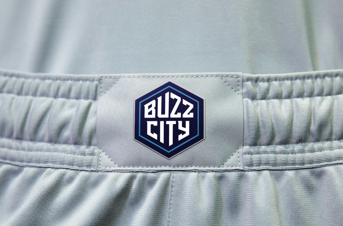 Hornets Unveil Black, Sleeved “Buzz City” Uniform – SportsLogos.Net News