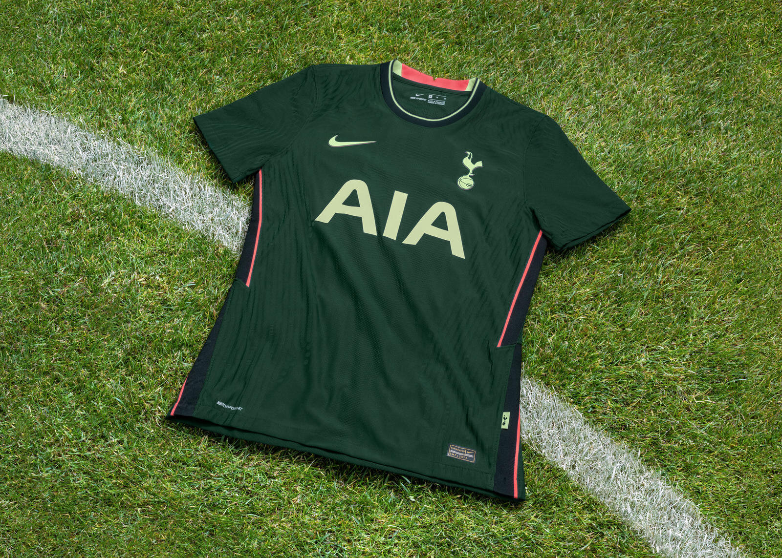 📸 Tottenham unveil new 'space-themed' away kit for upcoming