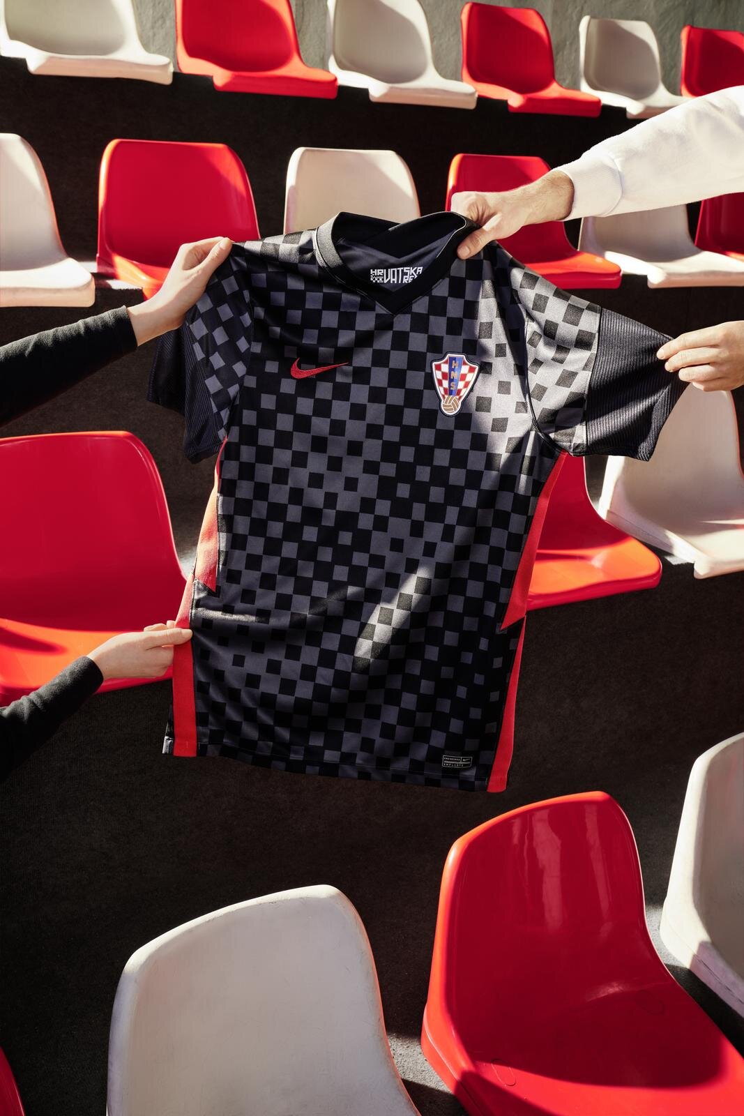 SP20_FBALL_NTK_CROATIA_AWAY_MAgius_Nike_4226FINAL__native_1600.jpeg