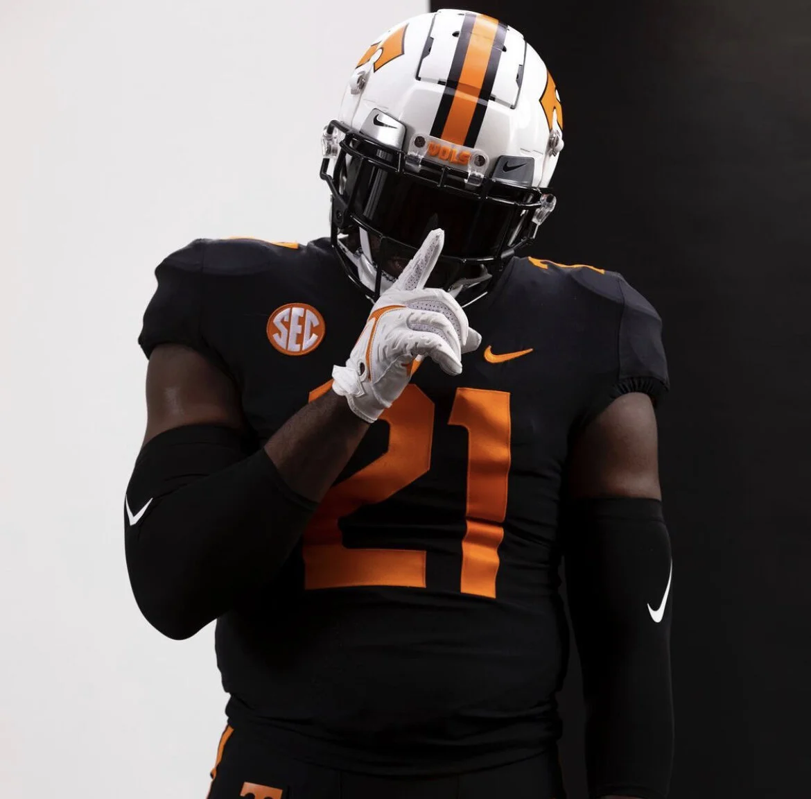 Tennessee Football Dark Mode Uniform
