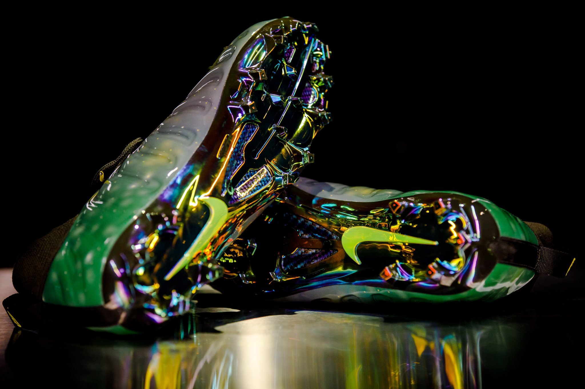 Oregon is set to wear exclusive color changing cleats - Footballscoop