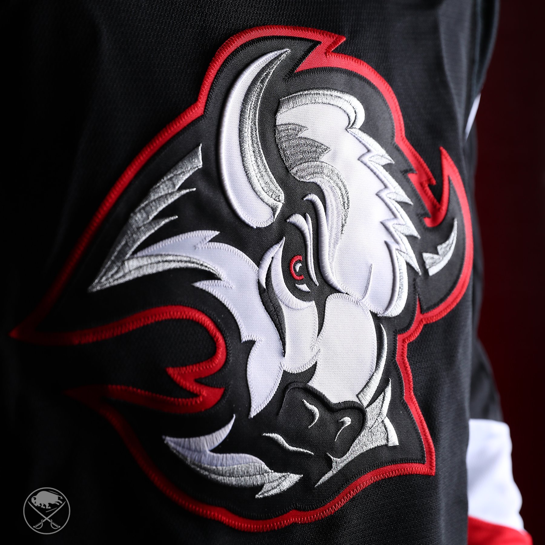 Ctwpod Buffalo Sabres Bison Head - Black|Red Long Sleeve T-Shirt