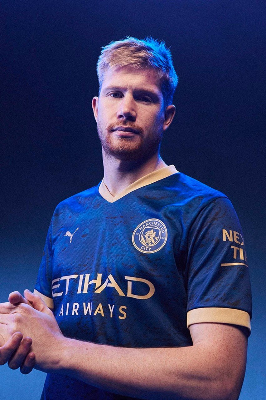 https---hypebeast.com-image-2023-01-manchester-city-year-of-the-rabbit-limited-edition-puma-jersey-8.jpeg