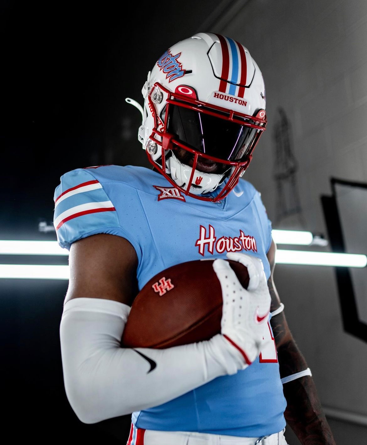 These Houston Cougars Oilers-inspired jerseys for Week 1 are