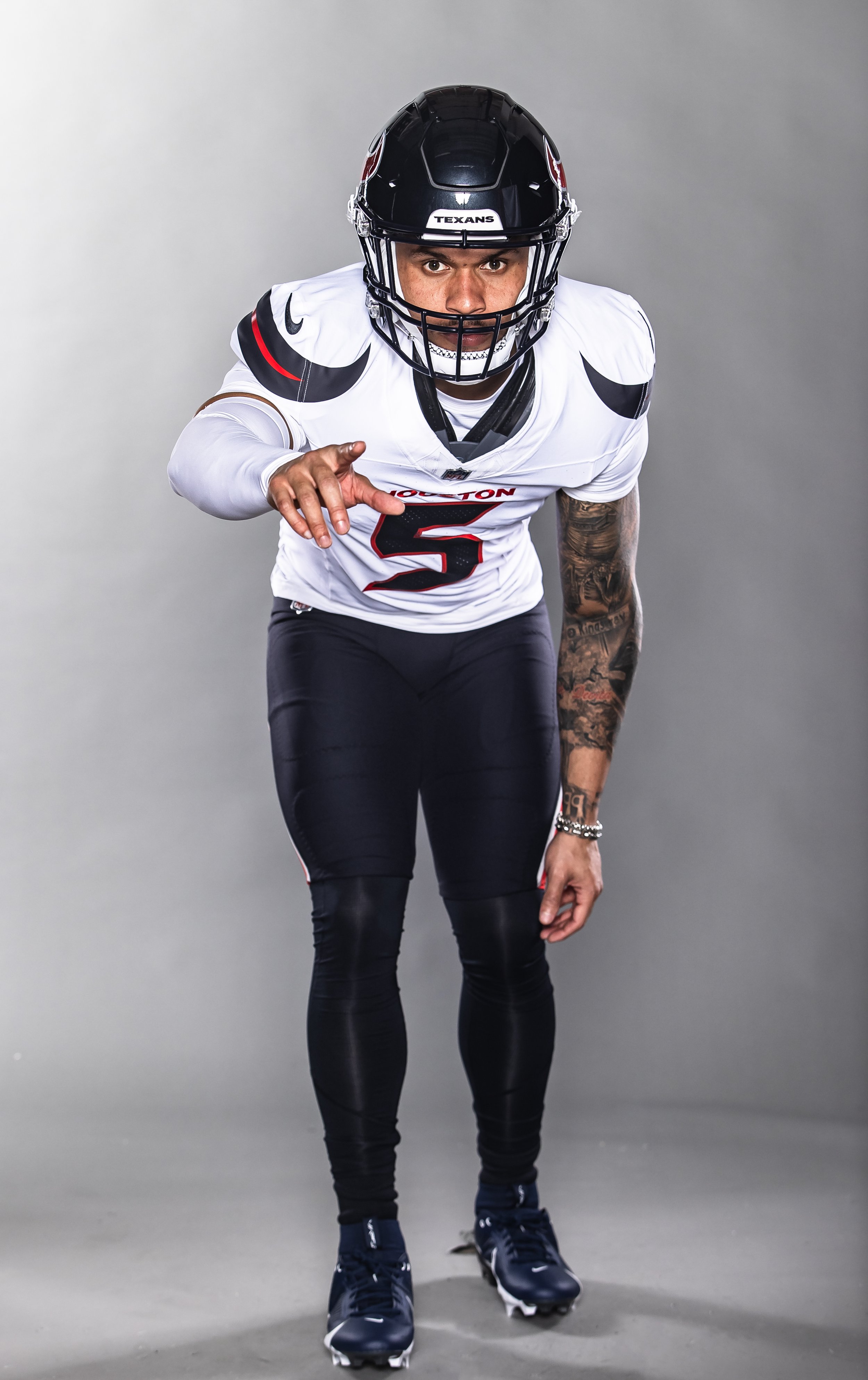 WhiteJersey_BluePants_JalenPitre_2024_0313_Photoshoot_NewUniforms_GrayBackground_0080.jpg