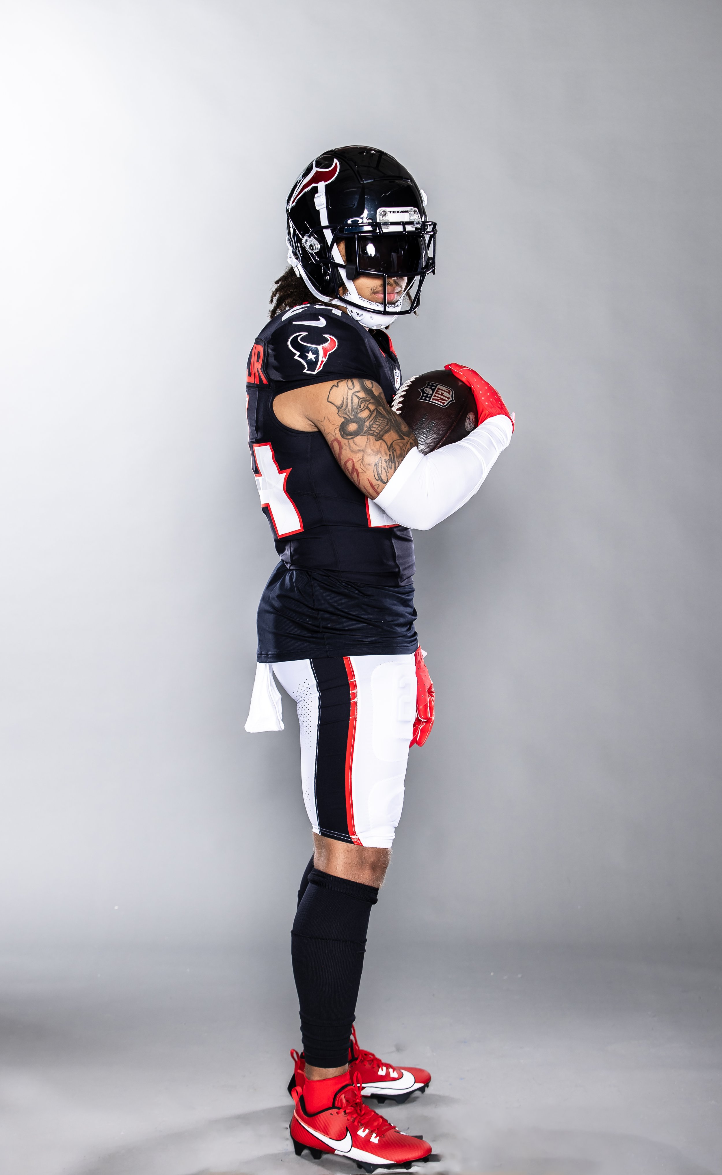 BlueJersey_WhitePants_DerekStingleyJr_2024_0314_Photoshoot_NewUniforms_GrayBackground_0394.jpg