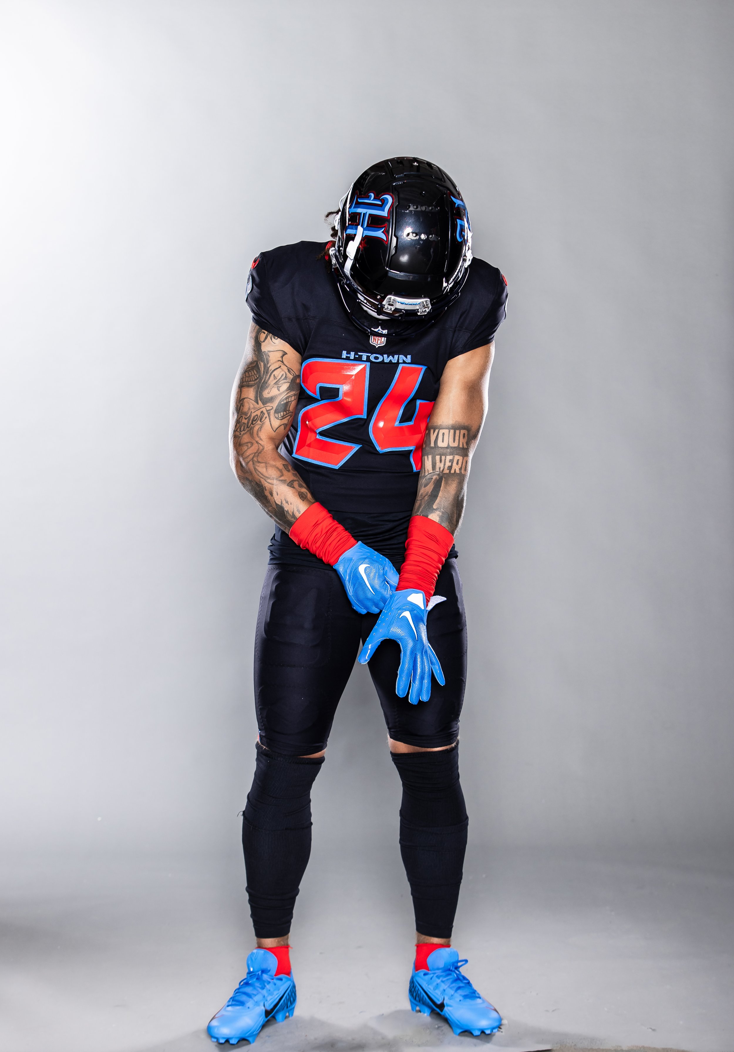 HTownJersey_HTownPants_DerekStingleyJr_2024_0314_Photoshoot_NewUniforms_GrayBackground_0945.jpg