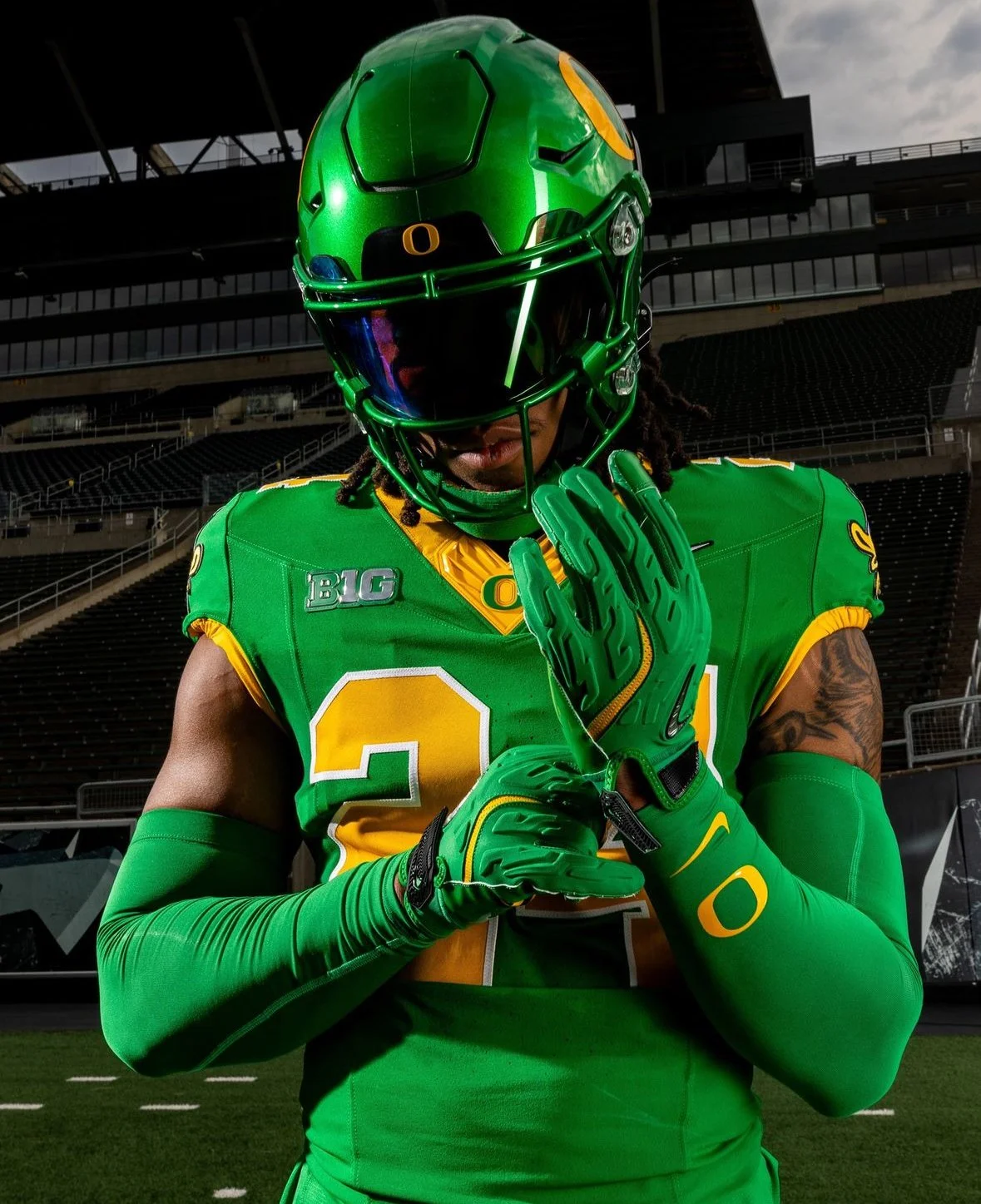 Oregon Ducks Unveil "Gang Green" Uniforms