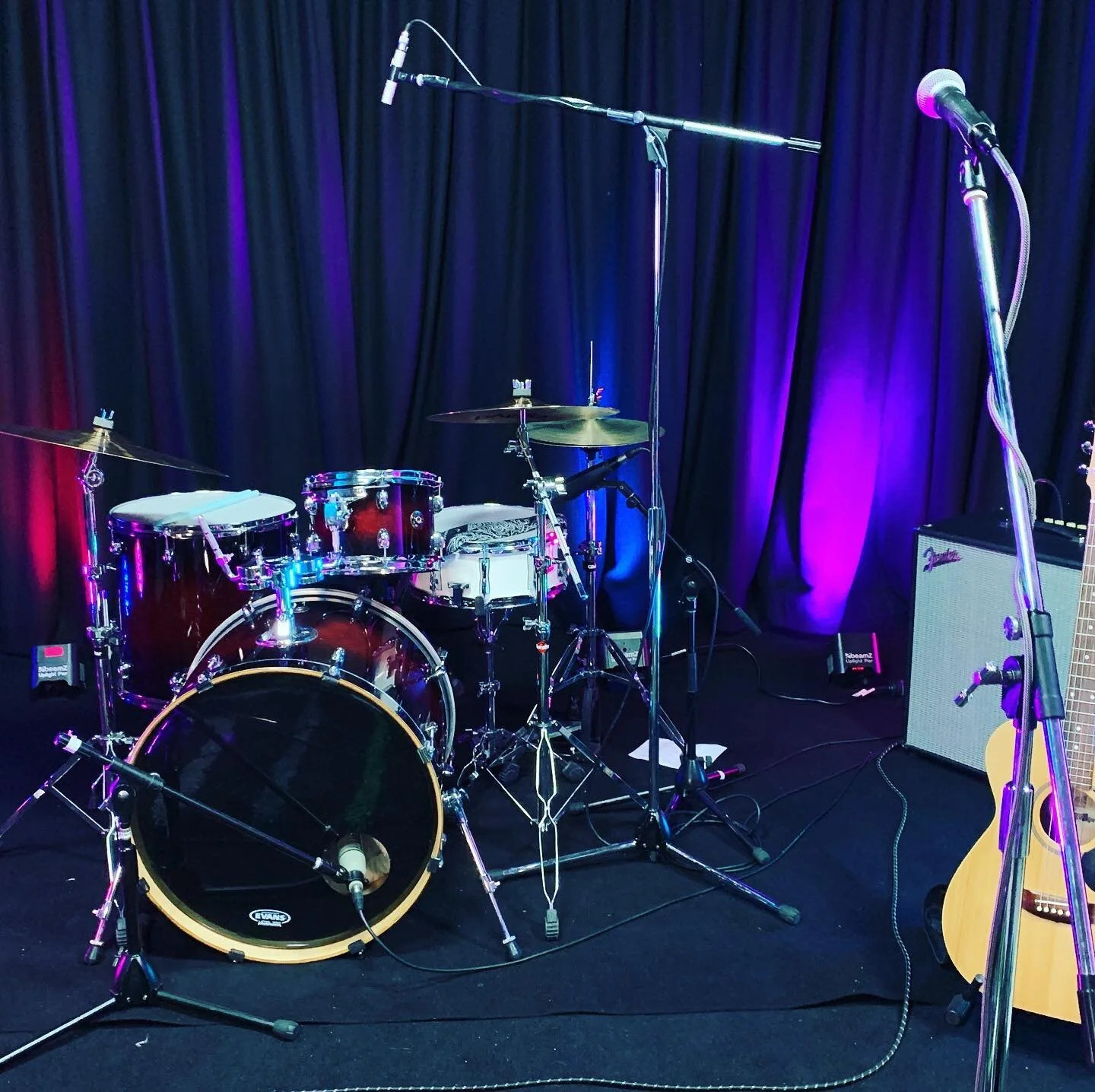 Stand by! &lsquo;Hard to miss&rsquo; band coming to you live from Cairns North Qld in 10 mins! Get set up and ready to have your own mid afternoon gig in your home. Link in bio! #cairnslivestream #cairnsmusician