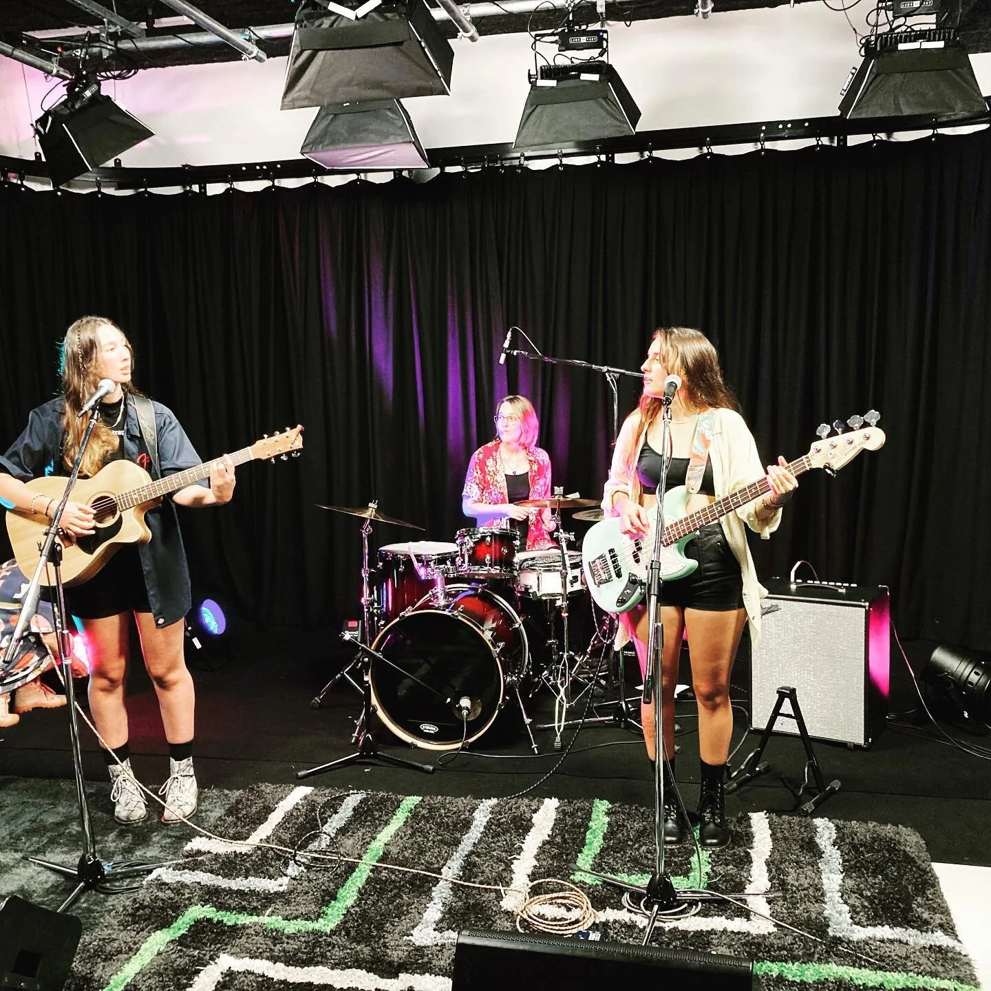 Such a fab love stream today with @hard2missband live from Cairns! Love working with these talented band. Also this brilliant crew @mcbridey @pattybom @cristina_thephotocorner you can check out the live stream by following the link in the bio.  This 