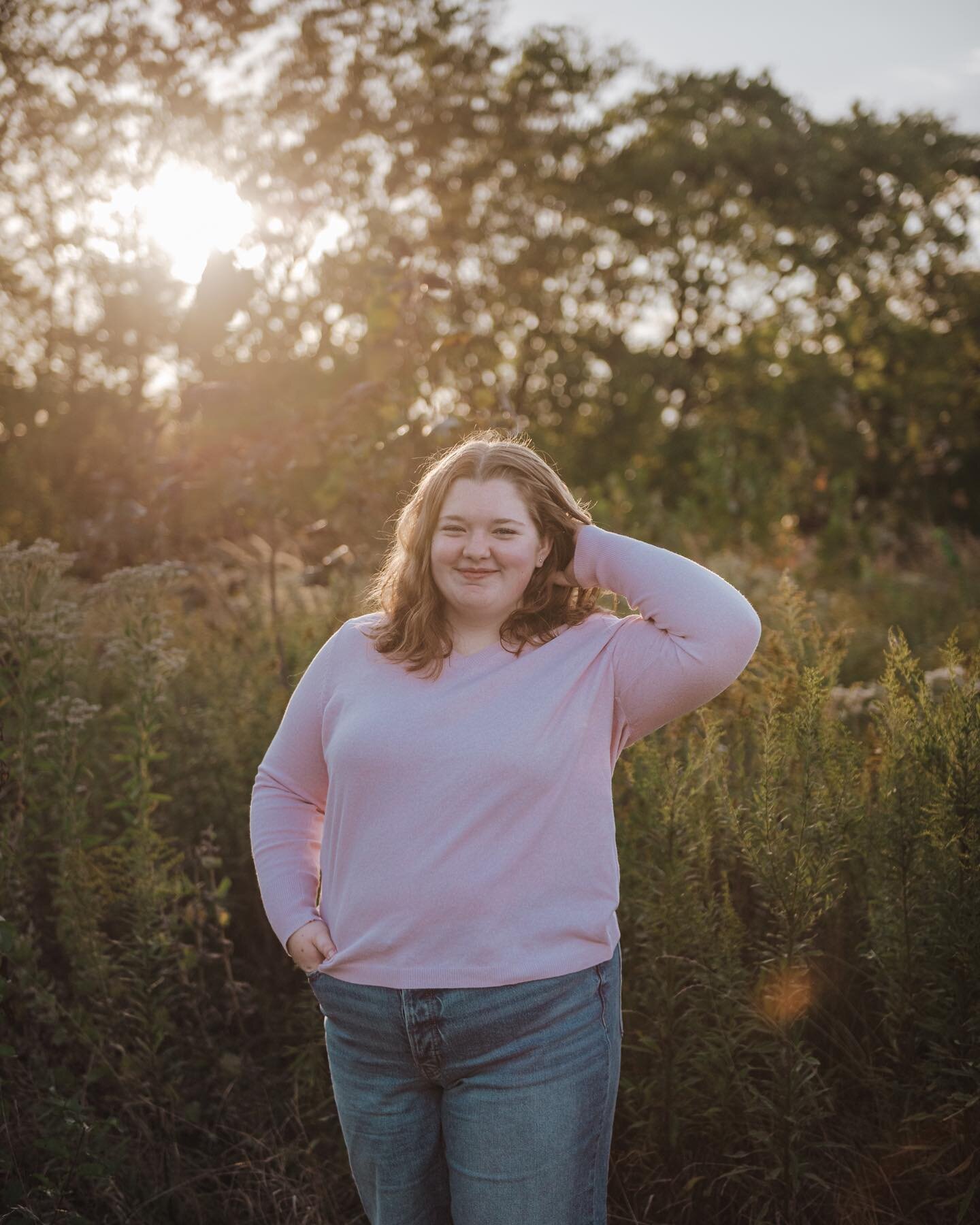 Just a few sneaky peeks of Maggie&rsquo;s Senior session!

Isn&rsquo;t she just the cutest! I had soo much fun with her and trust me I have soo much more to share!!

And by the way, Yes I do senior sessions! And Yes, please message me to book yours n