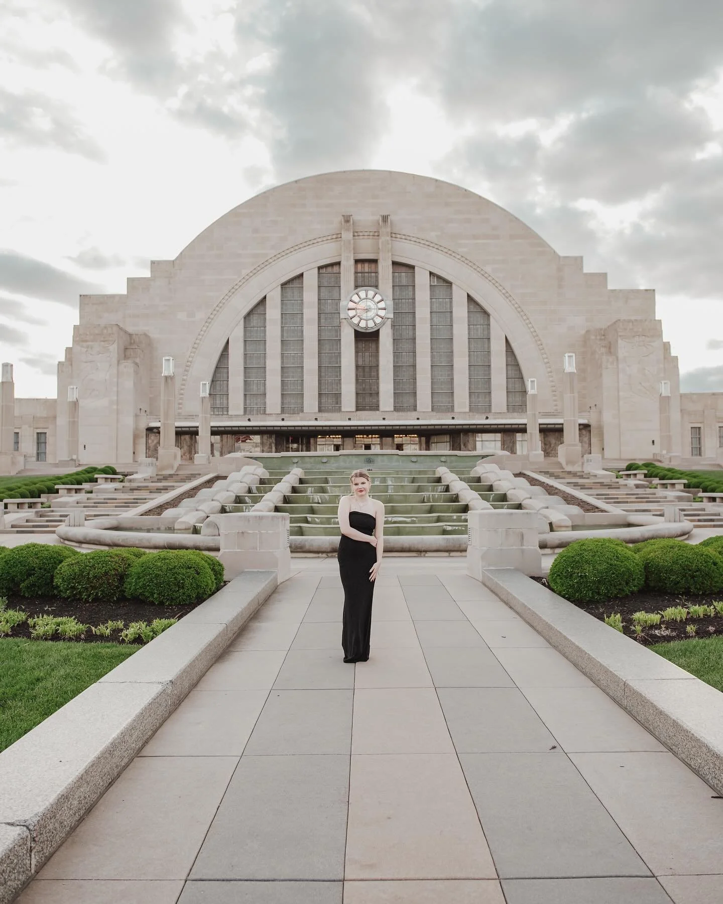 Had to share more of my stunning niece&mdash;just look at her and this location! We followed her to prom drop-off and ended up at the science museum, and wow&hellip; it&rsquo;s absolutely magical and grand. Of course, I had to sneak in a few shots be