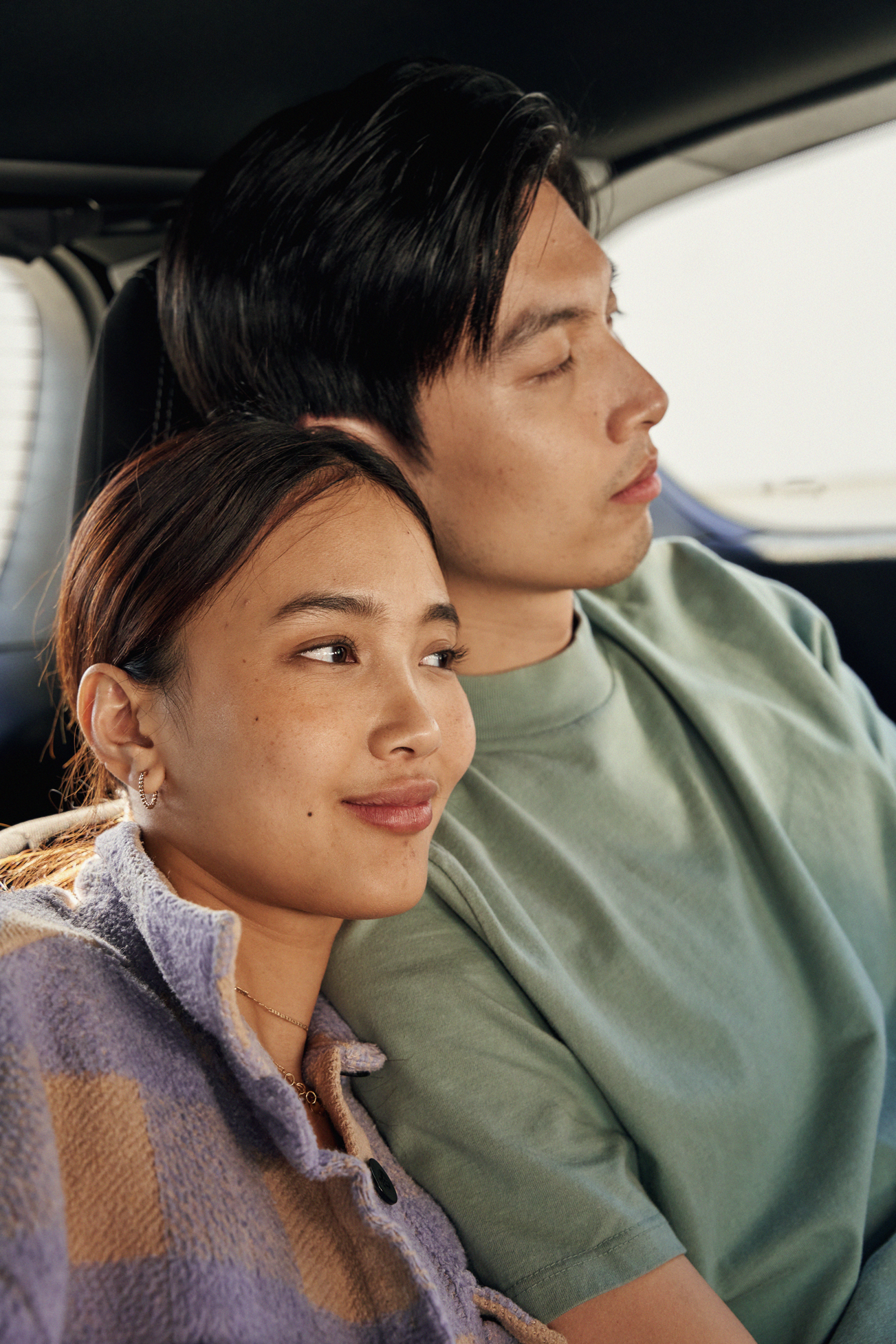 Apinya+Alec_Global-Shoot-2023_Dating-04_all-media_in-perpetuity.png