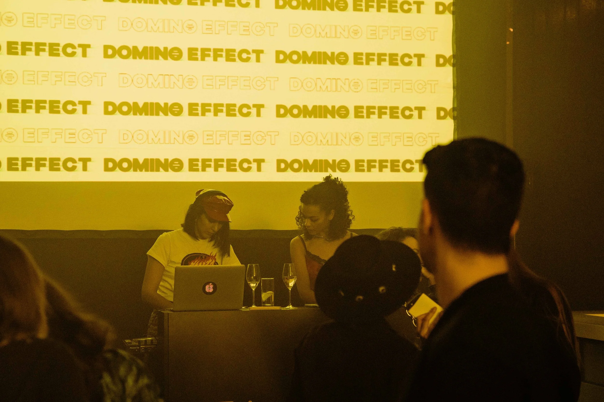 Bumble_DominoEffect_VDay_Berlin_19.jpg