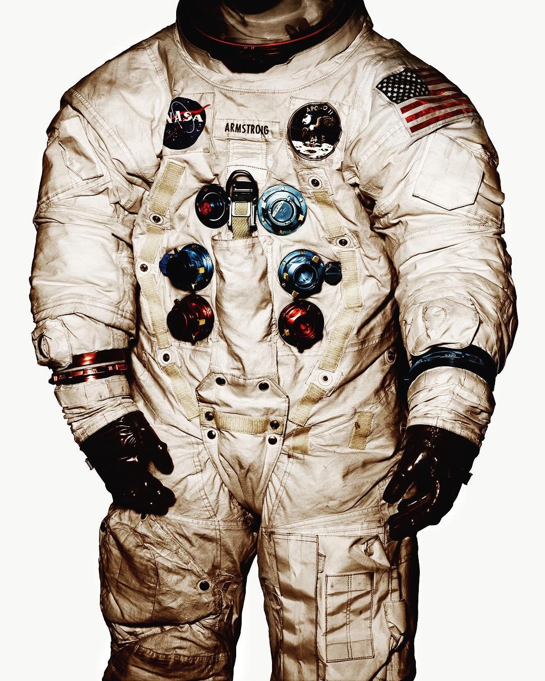 Neil_Armstrong_Lunar_suit_Albert_Watson.jpeg