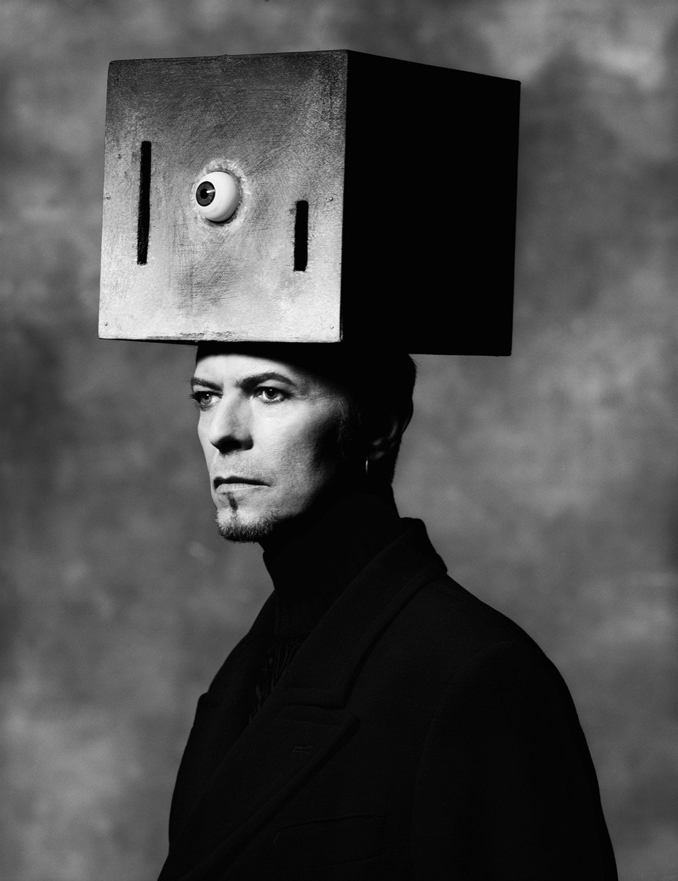 DAVID BOWIE, BOX ON HEAD, NEW YORK CITY, 1996.jpeg