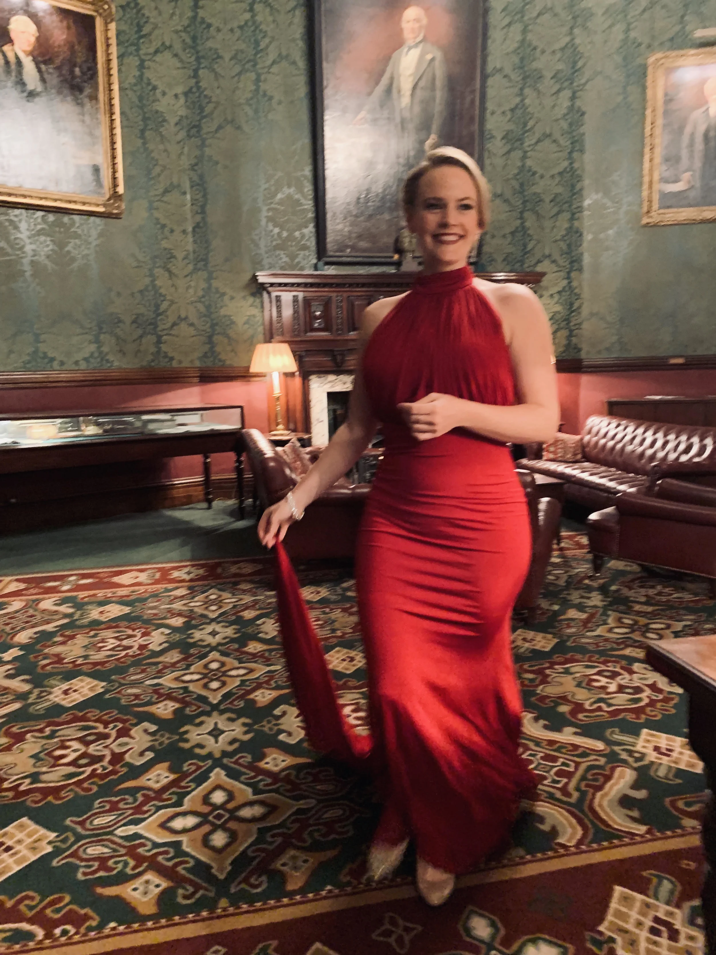 Lizzie Holmes, soprano.jpg