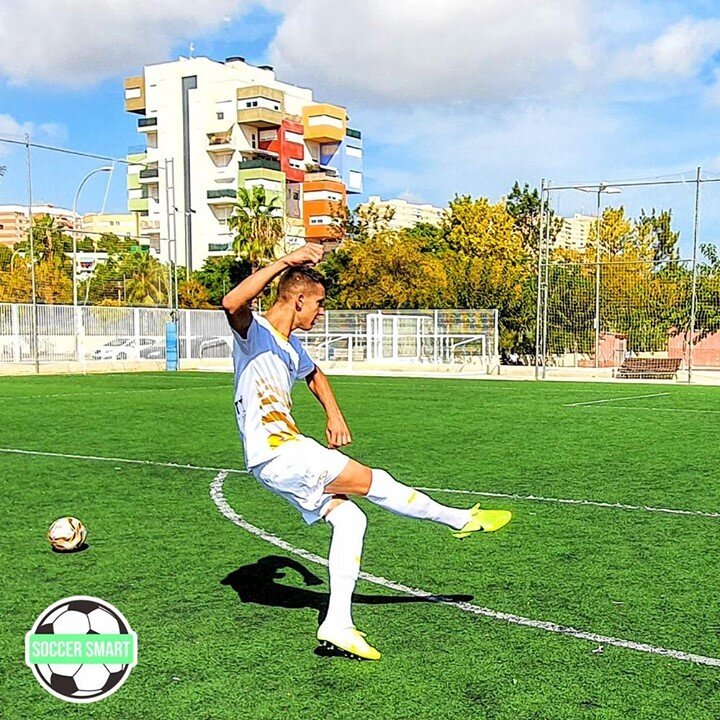 If you want to make it as a professional footballer, the Soccer Smart Academy is for you. Find out more about how it works and register your interest today. Link in the bio ☝️⠀
⠀
#SoccerSmart #PlayAbroad #football #footballer #semiprofessional #footb